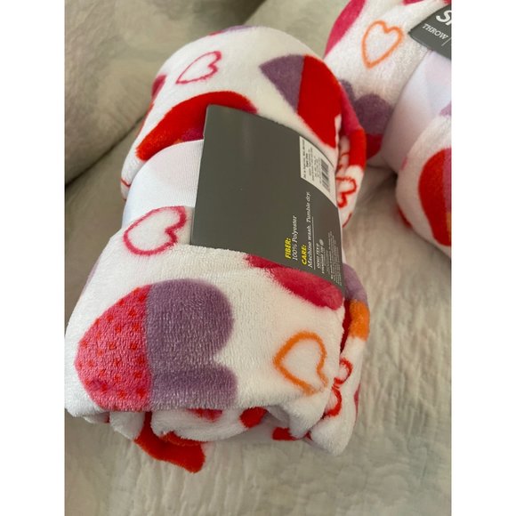 Spritz White/Red Heart Print Micro-plush Throw Blanket 2-Count - 50”x60” - Picture 4 of 10